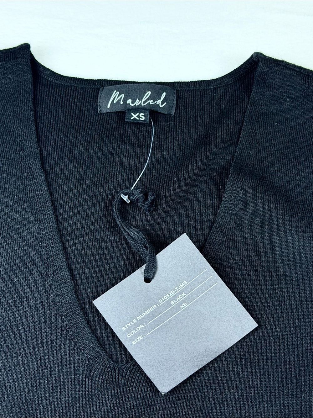 Marled Black V-Neck Sleeveless Sweater Top New With Tags Size XS - Picture 3 of 8